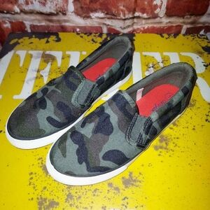 Kids sz 1 Cat&jack slip on shoes